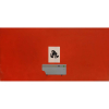 Guto Lacaz - S/ Título: Pintura de fundo vermelho uniforme, uma máquina de impressão cinza (vista frontal) e um retângulo vertical branco contendo 03 folhas pretas em forma de coração unidas por galhos. Óleo sobre tela; assinatura no verso. Dimensões 200 x 100 cm.