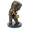 Inos corradin – Saxofonista – Escultura em bronze patinado com selo doAno Itália-Brasil, assinado e numerada pelo artista, com certificado de autenticidade emitida pelo autor por ocasião desta comemoração. Medidas: 22cm de Altura 