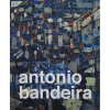 Antonio Bandeira. A presente mostra reúne um conjunto de cerca de 70 obras – telas, guaches e aquarelas –, abarcando diferentes momentos de sua produção artística, das primeiras pinturas figurativas às grandes telas de densas tramas e gotejamentos dos últimos anos, e tem sua gênese na mostra Antonio Bandeira: um abstracionista amigo da vida. Livro amplamente ilustrado, medidas 26 x 21 cm, 120 páginas.