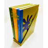 <p>Tarsila do Amaral - Catálogo Raisonné em 3 Volumes por Maria Eugênia Saturni - Um dos maiores nomes do modernismo brasileiro tarsila do Amaral tem sua obra finalmente catalogada. São poucos os artistas no mundo sobre os quais foi desenvolvido um trabalho de pesquisa como este - e raras foram as publicações deste tipo produzidas no Brasil. No caso de tarsila do volume total de obras apresentadas à Comissão Técnica 2.132 foram endossadas para publicação e 41 foram publicadas para fins de documentação. A elaboração de um catálogo Raisonné exige metodologia apoio tecnológico perícia e pesquisa exaustiva - especialmente no processo de localização de obras pulverizadas em museus e coleções no Brasil e no exterior. O Catálogo Raisonné de tarsila do Amaral foi o resultado da dedicação de cerca de 100 profissionais e é apresentado em estojo com 3 volumes contendo cerca de 1.000 páginas acompanhado de um CD-Rom com as mesmas informações. Volume I - Pinturas - 296 páginas Volume II - Desenhos - 392 páginas Volume III - Ilustrações gravura escultura e foto-biografia - 272 páginas</p>