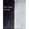 PAT STEIR - Paintings. O pintor e impressor Pat Steir é um relator de cartas, sinais e marcas simbólicas. Seu universo pictórico foi dividido pelos críticos em muitos estilos, épocas e categorias diferentes. Nesta monografia, a historiadora de arte alemã Doris von Drathen, atualmente professora da Cornell University, detecta um projeto consistente em toda a obra de Steir, rica e diversificada como é: para von Drathen as pinturas estão ligadas por uma persistente investigação filosófica sobre o que é e o que você pensa é analisar incansavelmente a ilusão filosófica da realidade e sua percepção. Medidas 30 x 25 cm, 285 páginas.