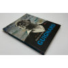 ALBERTO DA VEIGA GUIGNARD (1896-1962) - Este livro recria o percurso do artista com foco, sobretudo, na extraordinária figura humana. Pintor, professor, desenhista, ilustrador e gravador cuja produção compreende paisagens reais e imaginárias, composições alegóricas, etc. que passam pelo passa pelo Impressionismo, Pós-Impressionismo, Figuração Lírica, Fovismo, Expressionismo e Surrealismo. Com isso, guignard e seu talento têm um lugar de destaque especial na história das artes plásticas brasileiras. idioma: Português, Inglês, formato: 22,5 x 27, 204 páginas - ano de edição: 2005.