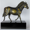 Escultura em Bronze Patinado representando Cavalo galopando - Medidas 45 x 34 cm