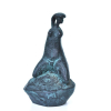Carybé – Moça do Galeão I – Escultura em bronze patinado, assinada na peça e com certificado de autenticidade emitido pelo Instituto Carybé. Medidas: 24 cm altura x 12,5 cm Largura
