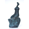 Carybé – Moça do Galeão II – Escultura em bronze patinado, assinada na peça e com certificado de autenticidade emitido pelo Instituto Carybé. Medidas: 21,5 cm altura x 13 cm Largura. 