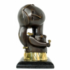 <p>Inos Corradin - Escultura em Bronze &ndash; Menina de Tran&ccedil;a - Assinado e numerado pelo artista. Acompanha Certificado de Autenticidade emitido pelo Artista. Medidas 19 x 12 x 10 cm</p>