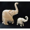 Elefantes em Marfim egípcio com trombas pivotadas - Dimensões: 16 X 12 X 4 cm / 8 X 8 X 4 cm