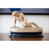 <p>Escultura Mármore Carrara - Figura Masculina - com base - 26 alt x 36 comp x 18 Profundidade</p>