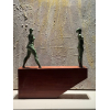 <p>Israel Kislansky - Entre Montanhas #01 - 2023 - Escultura em Bronze e Madeira - P.A. Prova do Artista - 45 x 45 x 9 cm - Doação do próprio artista.</p><br /><p>Essa obra maravilhosa, com mulheres esculpidas em bronze posicionadas elegantemente sobre peça de madeira maciça, representa o cuidadoso e emocionante olhar do artista, baiano com frequente produção do seu trabalho em Minas, atual e felizmente conectado com a Escola e sua comunidade, seja pelas suas raízes judaicas, seja pelo aconchego mútuo gerado nas interações entre ambos.</p><br /><p>As inspiraçoes no relevo, luzes e cores de Minas Gerais, bem como pela afeição aos seus artistas concretistas, de linhas e formas geométricas puras, além da genial ideia de fazer a base não apenas servir à escultura, mas plenamente da obra participar, trazem um resultado único e requintado, que absorvem o olhar do espectador e repercutem ampla beleza e emoção.</p>