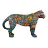 <p><strong>Beneficiary entity:</strong> On&ccedil;afari</p><br /><p><strong>Project inspiration:</strong> By painting human faces on the body of the jaguar, I make reference to the peaceful coexistence between people and animals. I advocate for a simultaneous existence, a harmonious coexistence with nature, which we must seek in order to prevent extinction.</p><br /><p><strong>Jaguar dimensions:</strong> 125 x 53.2 x 203 cm (H x W x D) <strong>Base dimensions*:</strong> 62 x 62 x 203 cm (H x W x D) <strong>Materials:</strong> Fiberglass, Acrylic Paint, and PU Varnish.</p><br /><p>&nbsp;Suitable for outdoor display. The sculpture base is also part of this lot.</p><br /><p>>>></p><br /><p class=font-claude-response-body break-words whitespace-normal><strong>Entidade beneficiada:</strong> On&ccedil;afari</p><br /><p class=font-claude-response-body break-words whitespace-normal><strong>Inspira&ccedil;&atilde;o do projeto:</strong><br /> Ao pintar faces humanas no corpo da on&ccedil;a-pintada, eu fa&ccedil;o refer&ecirc;ncia &agrave; coexist&ecirc;ncia pac&iacute;fica entre pessoas e animais. Eu defendo uma exist&ecirc;ncia simult&acirc;nea, uma coexist&ecirc;ncia harmoniosa com a natureza, que precisamos buscar para evitar a extin&ccedil;&atilde;o.</p><br /><p class=font-claude-response-body break-words whitespace-normal><strong>Medidas on&ccedil;a:</strong> 125 x 53,2 x 203 cm (AxLxP)<br /> <strong>Medidas base*:</strong> 62 x 62 x 203 cm (AxLxP)<br /> <strong>Material:</strong> Fibra de Vidro, Tinta Acr&iacute;lica e Verniz PU.</p><br /><p>&nbsp;</p><br /><p class=font-claude-response-body break-words whitespace-normal>Pode ser exposta em ambiente externo.<br /> A base da escultura tamb&eacute;m faz parte desse lote.</p>