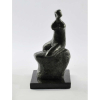 Carybe <br />Escultura embronze <br />Assinada na base. <br />24 x 11 x 14 cm.<br />