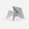 Lygia Clark, Caranguejo, escultura em duralumínio, edição especial para a Bolsa de Valores do Rio de Janeiro, 28 x 15 cm.