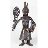 <p>Escultura Africana de bronze patinado, representando guerreiro Obá - 75 cm alt - séc XVIII / XIX</p>