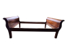 <p>Recamier/cama em madeira, de desenho cl&aacute;ssico com cabeceira e peseira de linhas curvas. N&atilde;o acompanha estrado - 220 &times; 120 &times; 82 cm.</p>