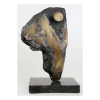 CACIPORÉ, Escultura de bronze e forma abstrata, sobre base de pedra, assinada. Alt. 35 x 20 x 17cm.