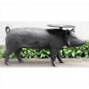 MOOBI, Escultura / mesa lateral de fibra de vidro na tonalidade preta, representando figura de porco, contém bandeja de servir acima da cabeça, marca do designer Moobi. Alt. 80 x 157 x 61cm. (precisa repintar)