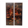 Par de placas orientais de madeira laqueada, ricamente ornamentadas com figuras e paisagens lacustres. 167 x 65cm cada. China, séc. XIX