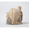 <p>Netsuke de marfim esculpido e policromado representando a lenda de Momotaro, figuras de ancião e criança, segurando pêssego gigante, auspiciosidade , assinado sob a base. Alt. 05 x 04 x 2,5cm. Japão, início séc. XX</p>