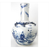 <p>Floreiro de porcelana esmaltado nas tonalidades azul e branca, decorado com cena mitológica e dragões em relevo. Alt. 56 x 35cm. China, séc. XVIII. (c/ pequenos bicados e pequeno restauro )</p>