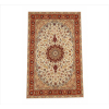 <p>Tapete persa Isfahan, decoração medalhão central radial com pendentes sobre campo marfim preenchido por delicadas ramagens florais, arabescos e motivos Shah Abbas em composição simétrica, campo com tonalidade predominante marfim com rica policromia em vermelho ferrugem, azul-claro e bege, borda tripla com faixa principal vermelho-terra decorada com palmetas florais e cartuchos ornamentais, 304 x 198 cm = 6,02 m²</p>