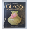 <p>GLASS ART NOUVEAU TO ART DECO - ACADEMY EDITIONS - VICTOR ARWAS</p><br /><p>MEDIDAS 31,5X26cm</p>