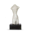 Bruno Giorgi - Torso Feminino - 63 x 30 x 17 cm – Escultura em mármore de carrara – Assinatura com as iniciais na perna direita – Esta obra participou do leilão da Soraia Cals – Acompanha certificado de autenticidade emitido pelo Bruno Giorgi e pela marchand Harilda Larragoiti