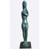 BRUNO GIORGI - Nu Feminino. Escultura em bronze, com patina verde.<br />Medidas: 98 cm de altura, 103 cm com o granito. Assinada no bronze.