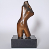 BRUNO GIORGI - Torso Feminino. Escultura em Bronze. Medidas: 23x11 cm (bronze), 30x16 cm (total c/ base). Assinada “B.G” no bronze/obra. Raríssima escultura executada em bronze polido com belíssima patina natural/original de época, acompanha a base em granito. Estado de conservação: Ótimo.