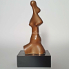 <p>SONIA EBLING “Torso Feminino” -Escultura em Bronze. Meds: 28 cm Altura (total) e 23x10x7 cm (escultura). Assinada Ebling e Numerada no Bronze -Série: 248/250. Base em madeira de 5cm. </p>