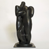 <p>VICTOR BRECHERET Beijo Escultura em Bronze Patinado -Med: c 33x13x13 cm -Assinada e codificada no bronze -Acompanha Certificado da Fundação Victor Brecheret  -Tiragem de 7 exemplares -Catalogada e Codificada na Fundação. SOBRE O ARTISTA: Victor Brecheret nasceu em 15 de dezembro de 1894, cidade de Farnese, província de Viterbo, Itália, e muito criança ficou órfão de pai e mãe, indo morar com os tios Augusto e Paulina Nanni. Desde pequeno adorava fazer bonecos de barro, que queimava no forno de sua casa. Num certo dia, enquanto caminhava pela rua, encontrou no chão uma revista com ilustrações fotográficas de obras de Auguste Rodin; a descoberta lhe deu inspiração para o que queria ser no futuro: seria escultor. Em 1936, finalmente, iniciou a construção do Monumento às Bandeiras, e só o finalizaria em 1953. Brecheret administrava o seu tempo para executar outros trabalhos, fazendo também, neste período, “Graça I” e “Graça II” para a Galeria Prestes Maia, “Depois do Banho”, que se encontra no Largo do Arouche, “Monumento a Duque de Caxias”, no Parque Princesa Isabel.</p>