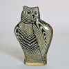 <p>PALATNIK CORUJA Escultura-Arte Cin&eacute;tica -Med: 12,5 x 9 cm -Assinada Pal -Escultura produzida em resina de poli&eacute;ster com filme colorido na sua parte interna. Excelente estado de conserva&ccedil;&atilde;o, sem lascados ou bicados.</p>