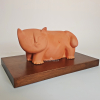 <p>INOS CORRADIN&nbsp;F&Aacute;BIO - GATO SIBERIANO Escultura em Terracota com Base em Madeira -Med: 27x15x14 cm (Escultura) e 39x20x18 cm (C/ a base) -Assinada -Com Certificado de Autenticidade do Artista.&nbsp;</p>