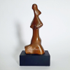 <p>SONIA EBLING &ldquo;Torso Feminino&rdquo; Escultura em Bronze - 29 cm Altura (total) e 25,5 x 10 x 7,5 cm (escultura) -Assinada Ebling e Numerada no Bronze -S&eacute;rie: 219/250. Base em madeira de 5cm.&nbsp;</p>