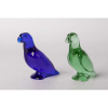 Par de loros en cristal francés de Baccarat, circa 1930.<br />Altura 10 cm.<br />