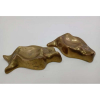 Calabrone, Mulheres deitadas, par de esculturas de bronze dourado, 13cm e 14cm de comprimento, assinadas