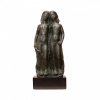 Bruno Giorgi. Duas Irmãs. Escultura em bronze, original da década de 1940 para o prédio do MEC. Com base em granito preto de 15 cm. Ex-coleção Leontina Giorgi. 72 x 33 x 13cm<br />