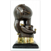 <p>INOS CORRADIN  -  Escultura em bronze patinado, assinada pelo artista com seu respectivo certificado de autenticidade.  Medida: altura  19 cm.</p>