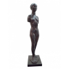 <p>Ernesto De Fiori- Barbara (Esposa de De Fiore)- 1927- Escultura de bronze- 54 cm.</p><br /><p>Obra executada na Alemanha, ver pag 18 do livro Ernesto De Fiori, uma retrospectiva, edição Pinacoteca. Traduzido do alemão a obra foi chamada “Torso andante”. Foram fundidas uma prova mais 8, sendo essa a prova de fundição que pertenceu a Ornella Heins Psilliakis sobrinha neta de Ernesto de Fiore. Uma das peças pertence a coleção da fundação Edson Queiroz em Fortaleza-CE.</p>