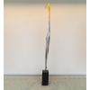 <p>Ricardo Carvão - Sem título, série Penas - 2014 - Escultura em aço inoxidável com acabamento polido e pintado. Corte, dobra e solda - 197 x 12 x 11 cm - Base: 39 x 20 x 20 cm.</p>