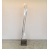 <p>Ricardo Carvão - Sem título - 2002 - Escultura em alumínio com acabamento texturizado (corte, dobra e solda) - 189 x 20 x 17 cm - Base: 30 x 20 x 17 cm. Observação: Parte de uma escultura díptica (conjunto com Escultura 03).</p>