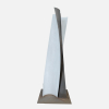 <p>Ricardo Carvão - Sem título, série Colunas - 1999 - Escultura em aço inoxidável com acabamento polido, jateado e pintado (corte, dobra e solda) - 201 x 60 x 58 cm.</p>