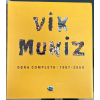 <p>Vik Muniz - Obra Completa 1987,2009 - Capa dura, 32 x 28 cm, 710 págs, com imagens coloridas - Capivara</p>