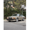 <p>1985 BMW 635CSI coupe autom&aacute;tico (E24) Bege bronze com interior em couro bege p&eacute;rola // Monocrom&aacute;tico, US spec * Motor 6 cilindros injetado com c&acirc;mbio autom&aacute;tico * Ar-condicionado * Teto-solar el&eacute;trico * Bancos esportivos M Technik com ajustes el&eacute;tricos * Volante 3 raios M Technik * Computador de bordo * Check control * Rodas BBS 17 com pneus novos * Som original * Tapetes originais e extras de borracha * Tudo funciona * Manual do propriet&aacute;rio * Chave reserva * 111 mil milhas * Kit ferramentas no porta malas * Rec&eacute;m revisado por completo * Placa final 5 * Isento de IPVA</p>