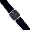 <p>Omega DeVille déc.80 - Caixa de aço. Cerca de 31x30mm. Movimento a quartzo (cal.1365). Visor de cristal. Caixa, movimento e mostrador assinados. Fabricado na Suíça.</p>