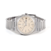 <p>Omega Seamaster circa 1982 - Caixa e pulseira de aço. Cerca de 35,5mm de diâmetro. Movimento automático com data e dia da semana (cal.1020). Visor de acrílico. Caixa, coroa, movimento, fecho e mostrador assinados. Fabricado na Suíça. Ref.166.0210/nº45359714</p>
