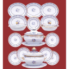 CIA DAS ÍNDIAS - China, período Qing Qianlong (1736-1795), Aparelho de jantar em porcelana branca decorada com ramalhete de flores ao centro e borda contornada por guirlanda dupla e filetes de ouro., Composto de: 2 sopeiras com presentoir med. 35 x 24 x 28 cm (sopeira), 2 terrinas com tampa med. 29 x 24 x 12 cm, 35 pratos rasos, 14 pratos fundos, 6 pratos para sobremesa, 8 travessas ovais que variam de20 x 27 cm à 29 x 36 cm., Total de 69 peças.