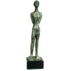 Bruno Giorgi - Escultura em bronze representando Nu feminino. Base em granito. Alt. total 100cm.