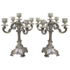 Par de candelabros, estilo D. João V, para 4 velas, em prata portuguesa, contraste Porto Águia, cinzelada em conchas, flores e volutas. Alt. 33cm. Peso 2.880g.