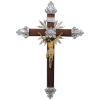 Crucifixo com cristo, do Séc. XIX, em madeira do Séc. XIX. Adereços em prata cinzelada em flores, folhas e volutas. Alt. crucifixo 73cm e Alt. cristo 26cm.