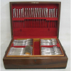 Faqueiro completo para 12 pessoas em metal espessurado a prata Meridional, com 130 peças. Na caixa. (marcas de uso nas facas). 